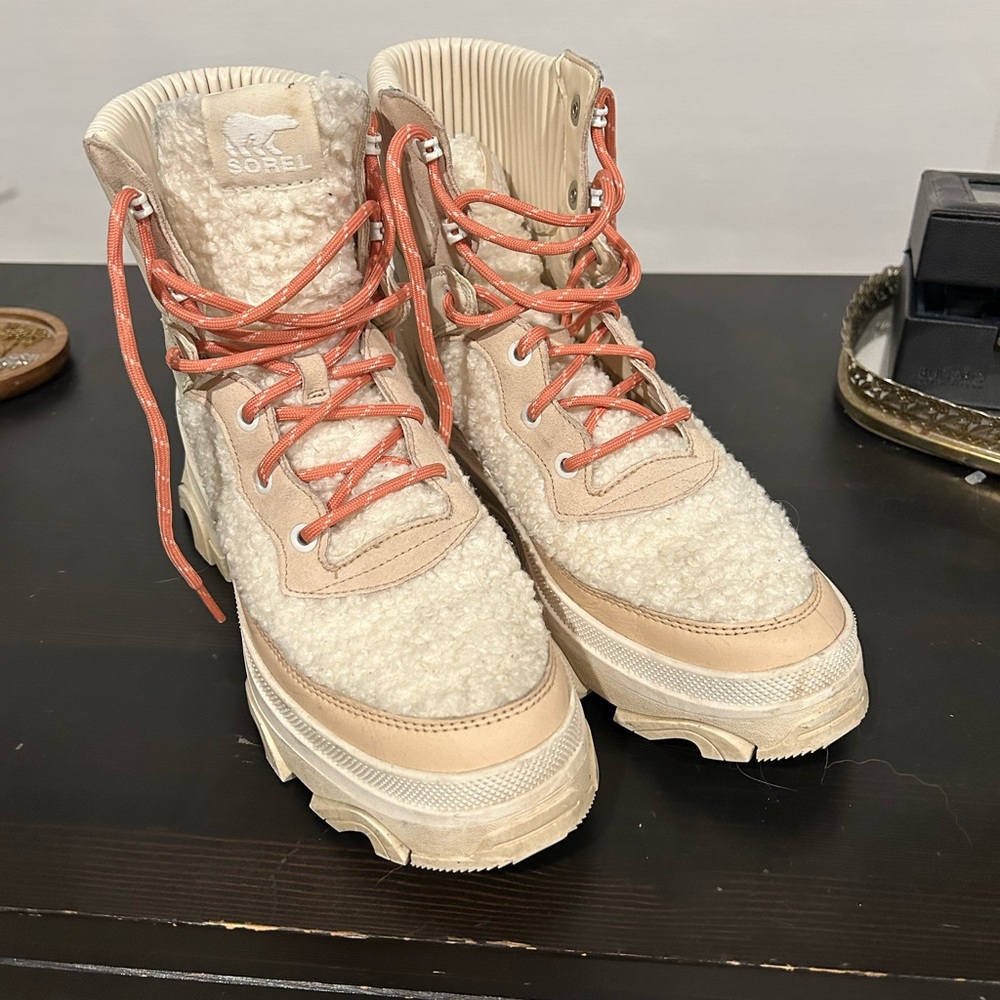 Sorel Women's Beige and Coral Winter Boots